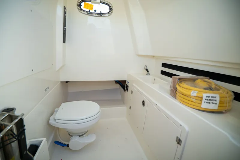 Slide: The Image of Boston Whaler 330 Outrage 2026 - 14