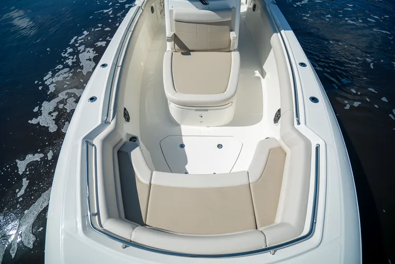Slide: The Image of Boston Whaler 330 Outrage 2026 - 19