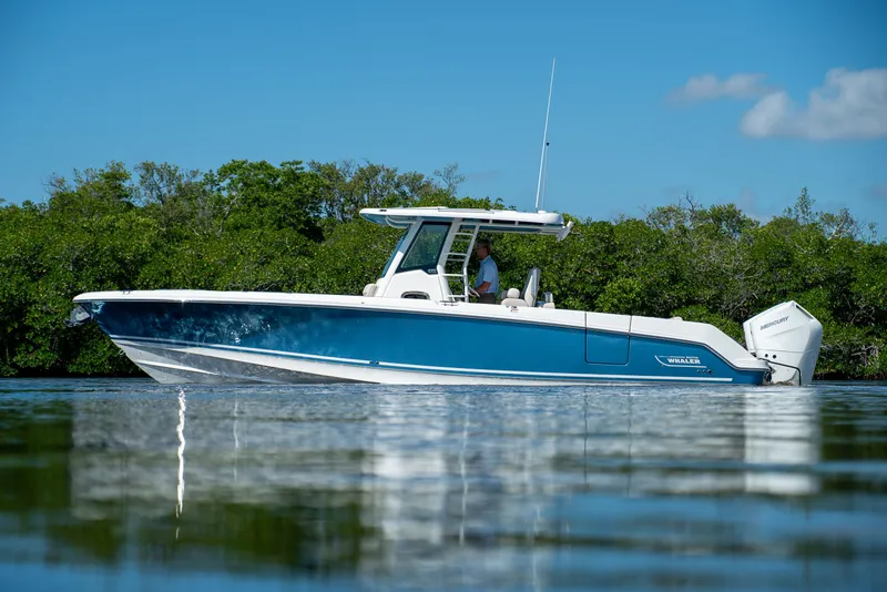 Slide: The Image of Boston Whaler 330 Outrage 2026 - 26