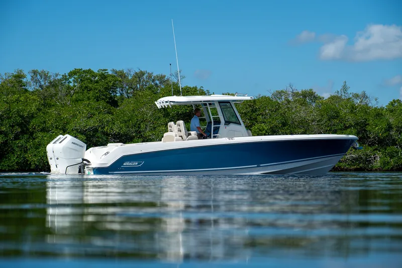 Slide: The Image of Boston Whaler 330 Outrage 2026 - 31