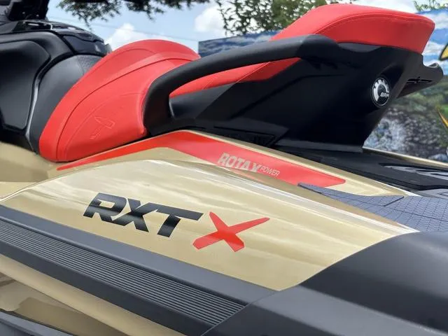 Slide: The Image of Sea-Doo RXT-X 2025 - 9