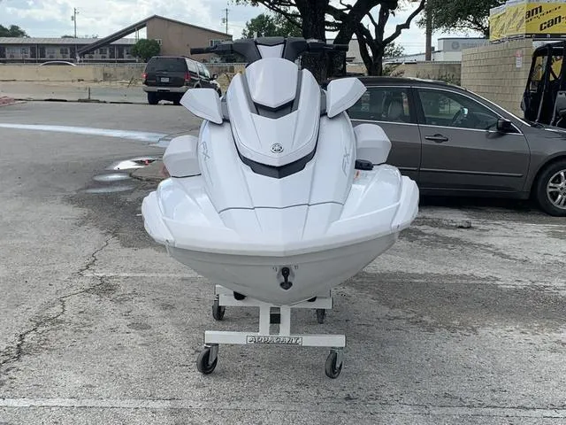 Slide: The Image of Yamaha FX Cruiser SVHO 2025 - 3