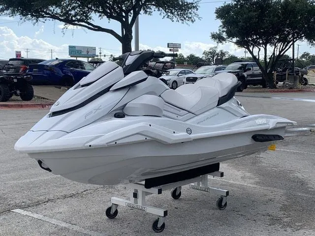 Slide: The Image of Yamaha FX Cruiser SVHO 2025 - 4