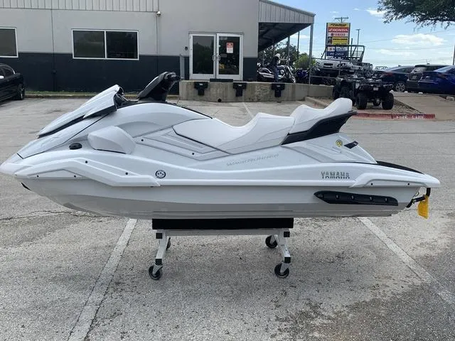 Slide: The Image of Yamaha FX Cruiser SVHO 2025 - 5