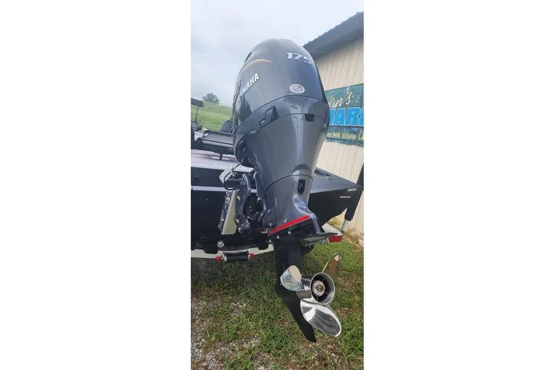 Slide: The Image of 2026 Xpress H20C Crappie Hyper-Lift Series boat with Yamaha 175 outboard motor. - 23