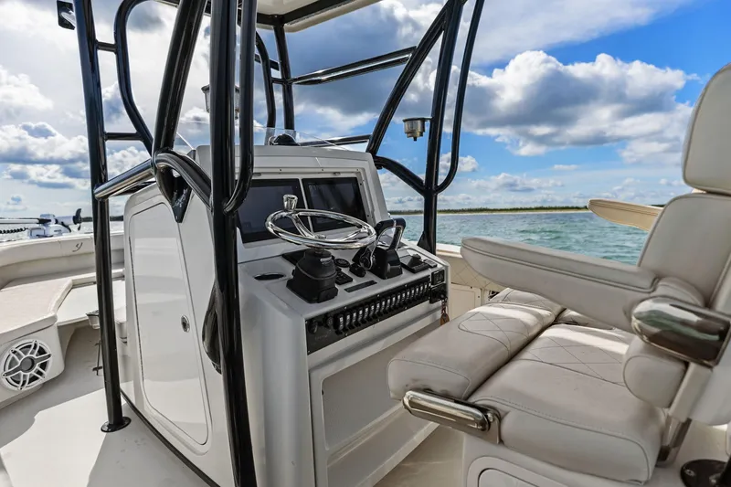 Slide: The Image of 2017 Young Boats 27 - Helm - 6