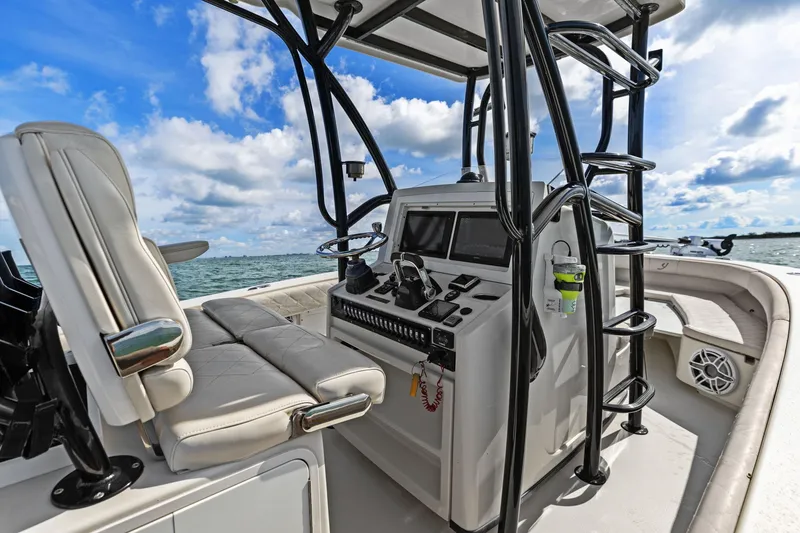 Slide: The Image of 2017 Young Boats 27 - Helm - 7