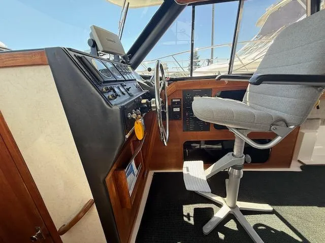Slide: The Image of Bayliner 3288 Motoryacht 1990 - 12