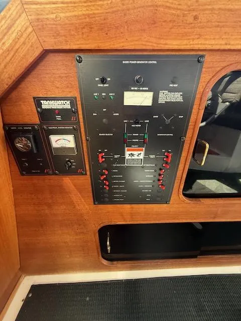 Slide: The Image of Bayliner 3288 Motoryacht 1990 - 18