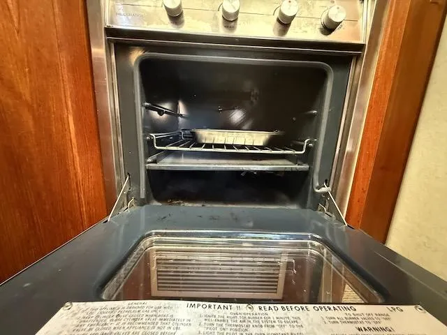 Slide: The Image of Bayliner 3288 Motoryacht 1990 - 38