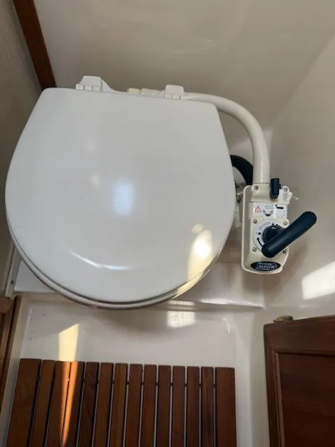 Slide: The Image of Bayliner 3288 Motoryacht 1990 - 43