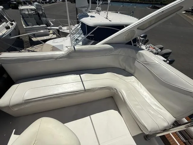 Slide: The Image of Bayliner 3288 Motoryacht 1990 - 48