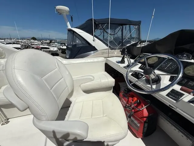 Slide: The Image of Bayliner 3288 Motoryacht 1990 - 49