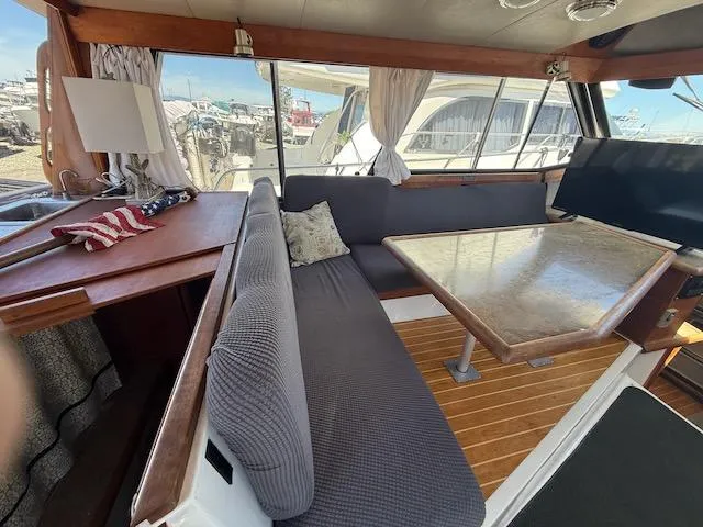 Slide: The Image of Bayliner 3288 Motoryacht 1990 - 7