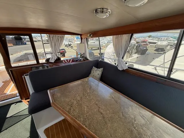 Slide: The Image of Bayliner 3288 Motoryacht 1990 - 9