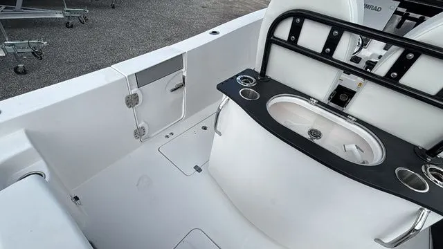 Slide: The Image of Sea Pro 262 CC 2025 - 12