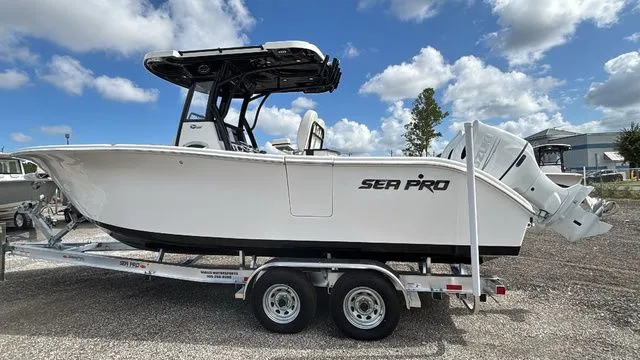 Slide: The Image of Sea Pro 262 CC 2025 - 8