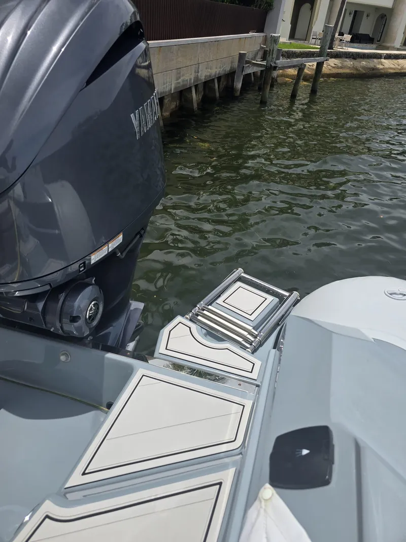 Slide: The Image of 2025 Ranieri CAYMAN 26 SPORT TOURING boat with outboard motor and swim platform. - 13