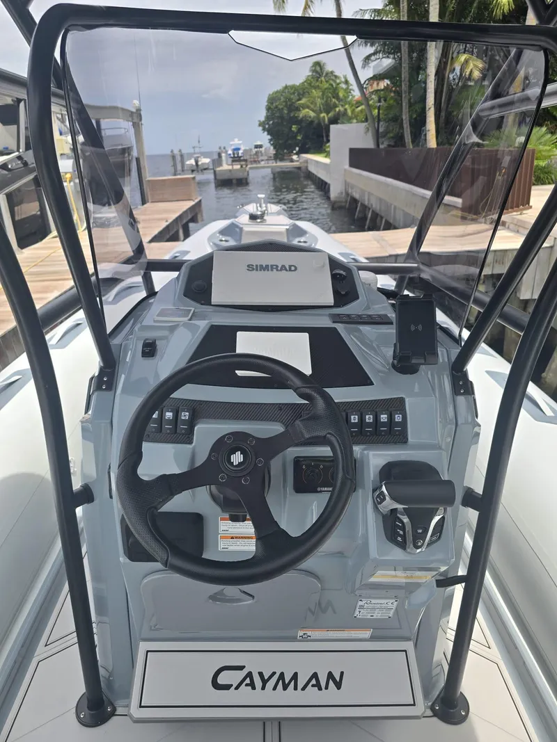 Slide: The Image of 2025 Ranieri CAYMAN 26 SPORT TOURING boat dashboard with steering wheel and controls. - 20