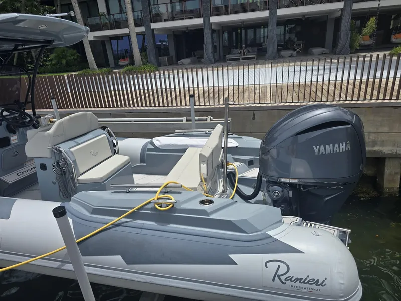Slide: The Image of 2025 Ranieri CAYMAN 26 SPORT TOURING boat docked with Yamaha engine, modern design. - 7