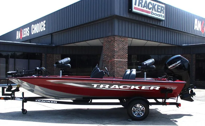 The Image of 2026 Tracker Pro Team™ 175 boat displayed outside Anglers Choice store. - 1