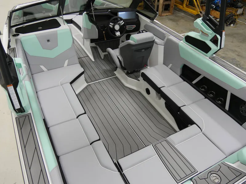 Slide: The Image of Nautique Super Air Nautique GS22 2025 - 10