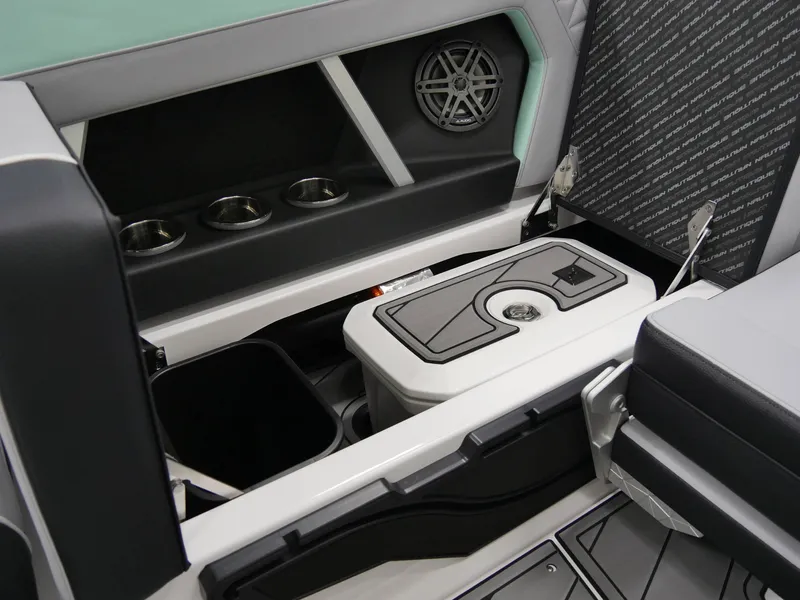 Slide: The Image of Nautique Super Air Nautique GS22 2025 - 17