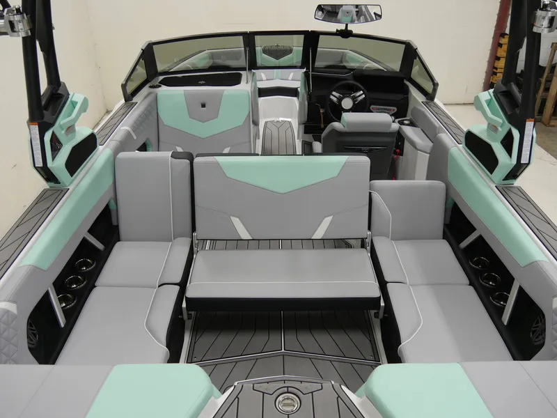 Slide: The Image of Nautique Super Air Nautique GS22 2025 - 8