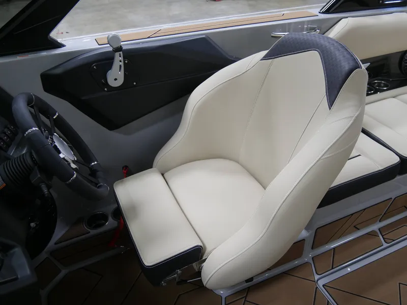 Slide: The Image of Supreme S220 2025 - 12