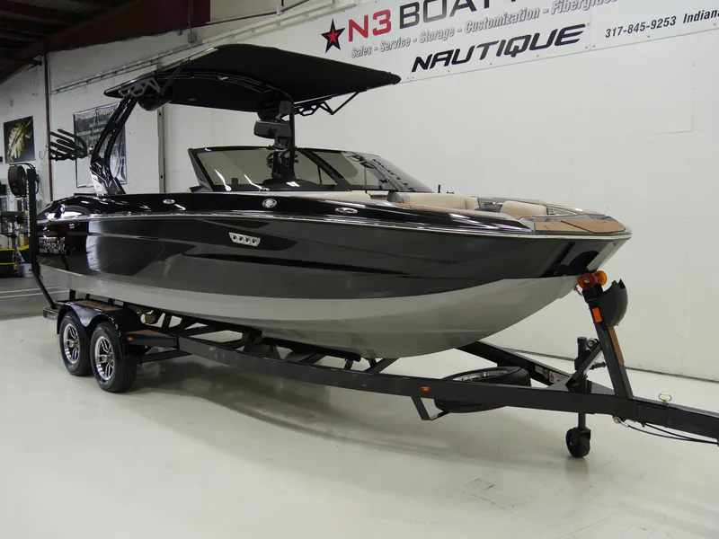 Slide: The Image of Supreme S220 2025 - 2