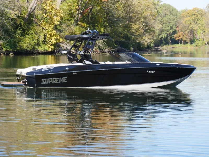 Slide: The Image of Supreme S220 2025 - 25