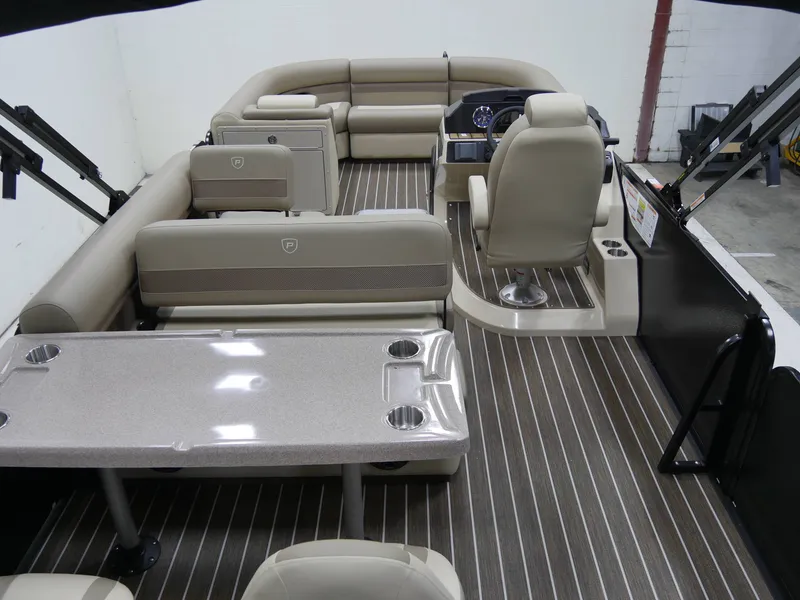 Slide: The Image of Premier 230 Sunsation RS 2025 - 19