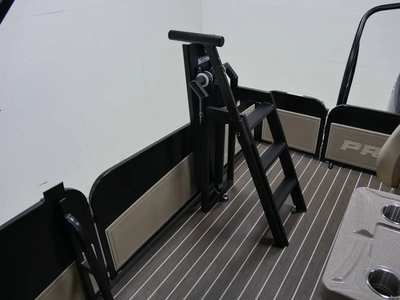 Slide: The Image of Premier 230 Sunsation RS 2025 - 25