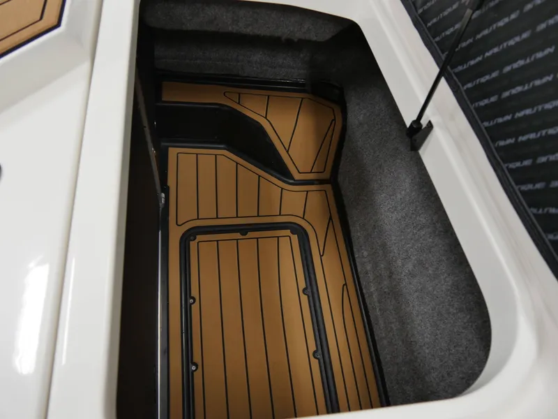 Slide: The Image of Nautique GS20 2019 - 17