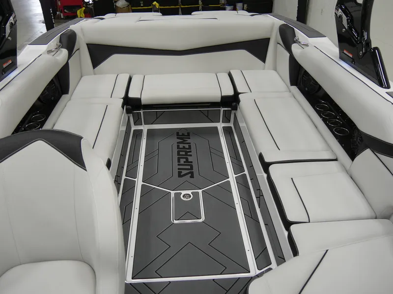 Slide: The Image of Supreme S240 2025 - 16