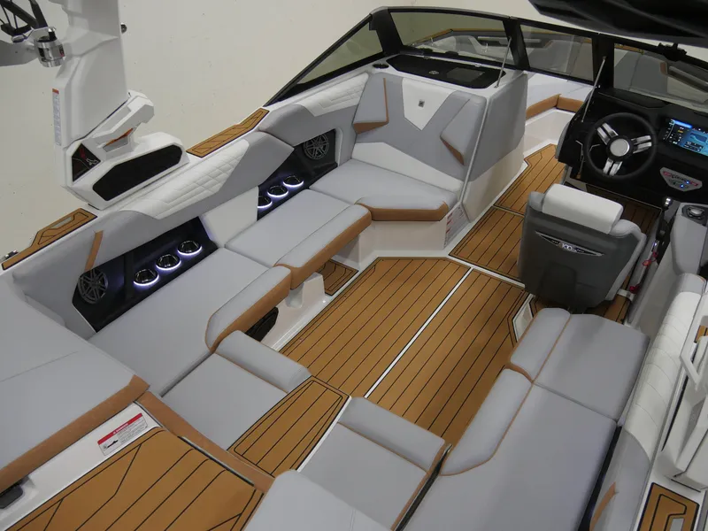 Slide: The Image of Nautique Super Air Nautique S21 2025 - 10