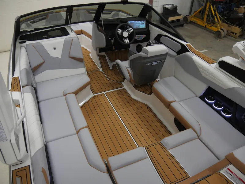 Slide: The Image of Nautique Super Air Nautique S21 2025 - 11