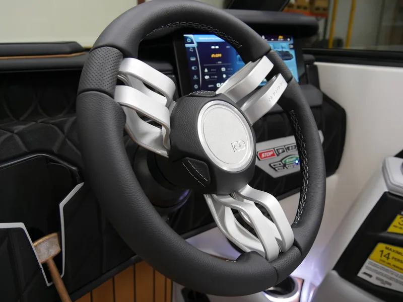 Slide: The Image of Nautique Super Air Nautique S21 2025 - 14