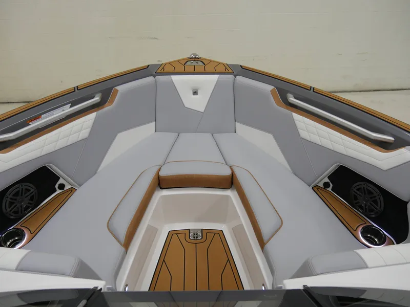 Slide: The Image of Nautique Super Air Nautique S21 2025 - 16