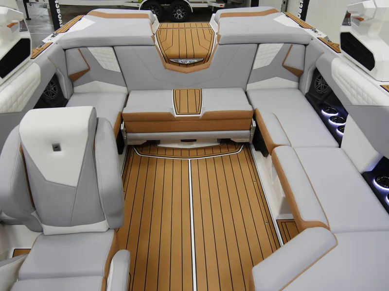 Slide: The Image of Nautique Super Air Nautique S21 2025 - 17