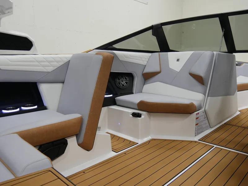 Slide: The Image of Nautique Super Air Nautique S21 2025 - 18