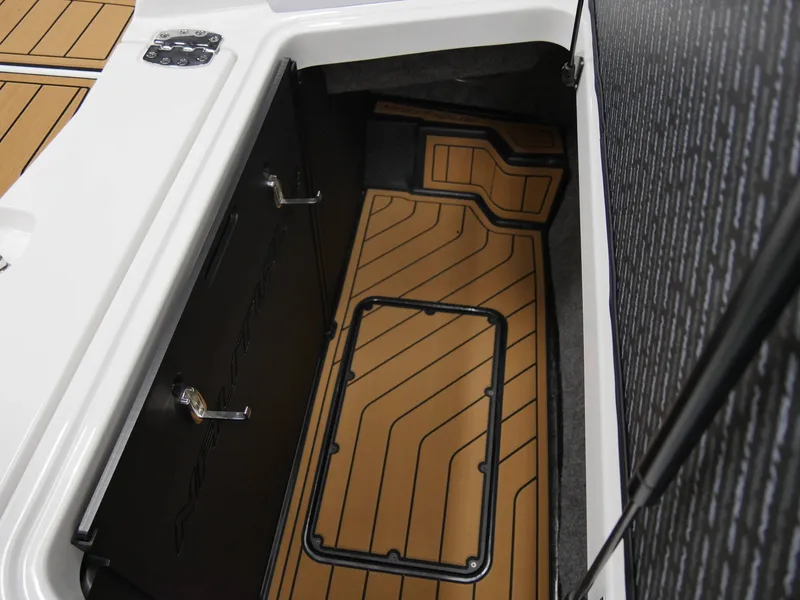 Slide: The Image of Nautique Super Air Nautique S21 2025 - 19