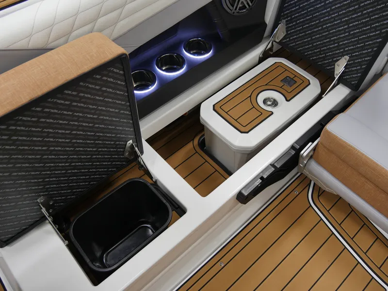 Slide: The Image of Nautique Super Air Nautique S21 2025 - 20