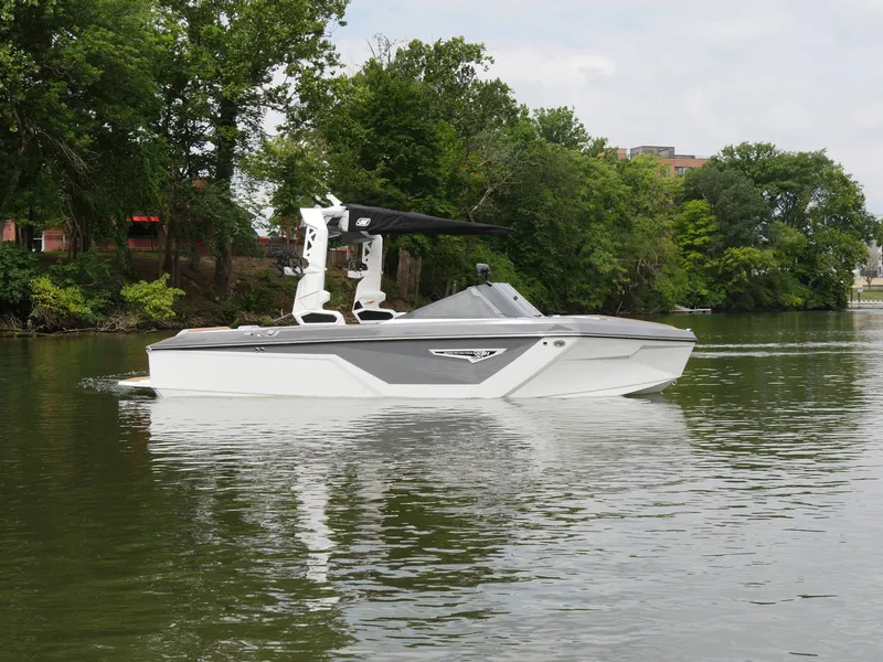 Slide: The Image of Nautique Super Air Nautique S21 2025 - 23