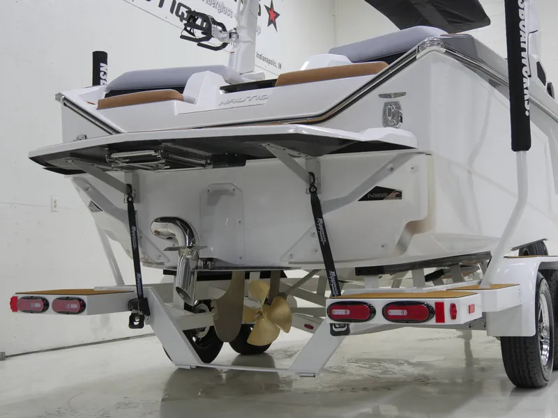 Slide: The Image of Nautique Super Air Nautique S21 2025 - 4