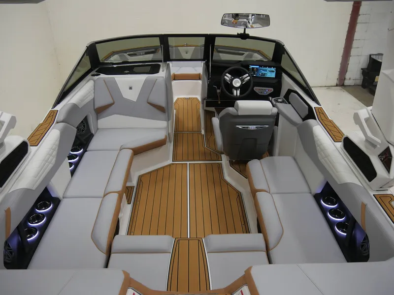 Slide: The Image of Nautique Super Air Nautique S21 2025 - 8