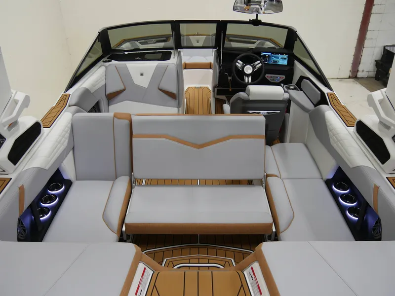 Slide: The Image of Nautique Super Air Nautique S21 2025 - 9