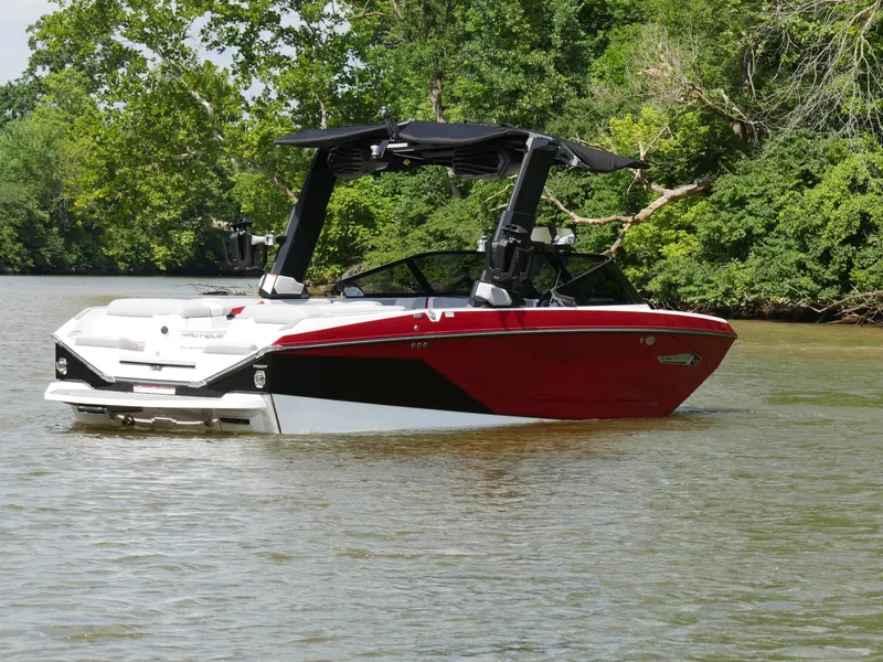 Slide: The Image of Nautique G23 2023 - 25