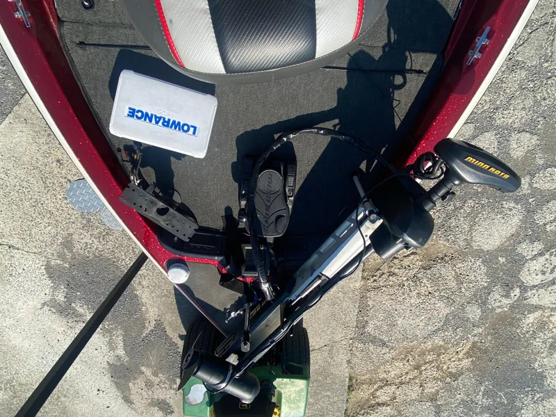 Slide: The Image of Overhead view of a 1999 Ranger 519 VX/VS boat deck with fishing equipment. - 1