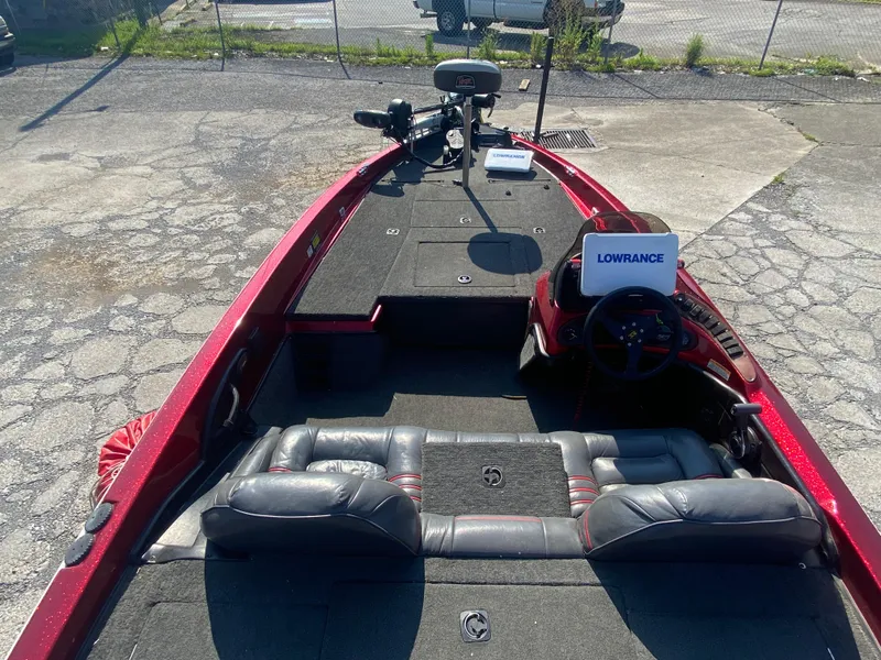 Slide: The Image of 1999 Ranger 519 VX/VS boat interior with Lowrance equipment, red and black seating. - 4